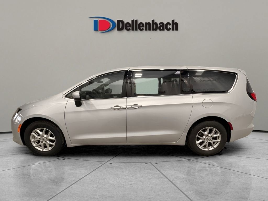 2022 Chrysler Voyager LX