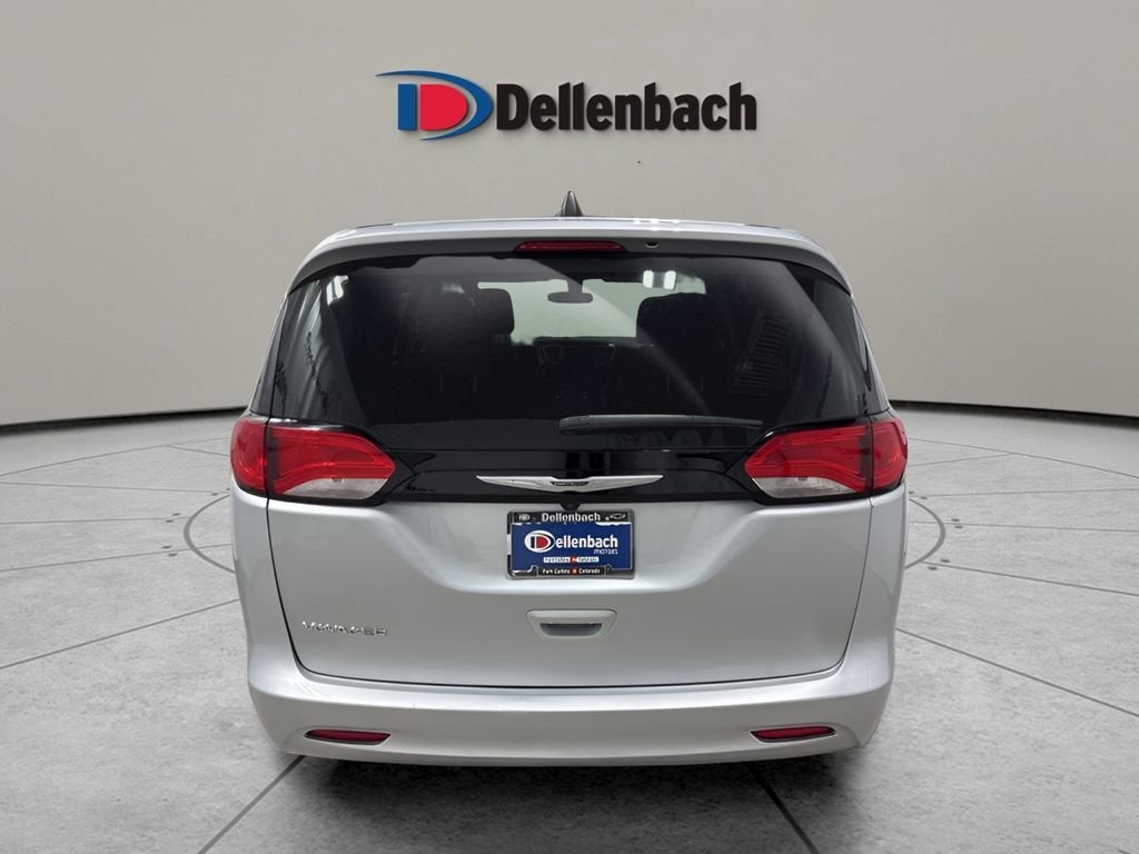 2022 Chrysler Voyager LX