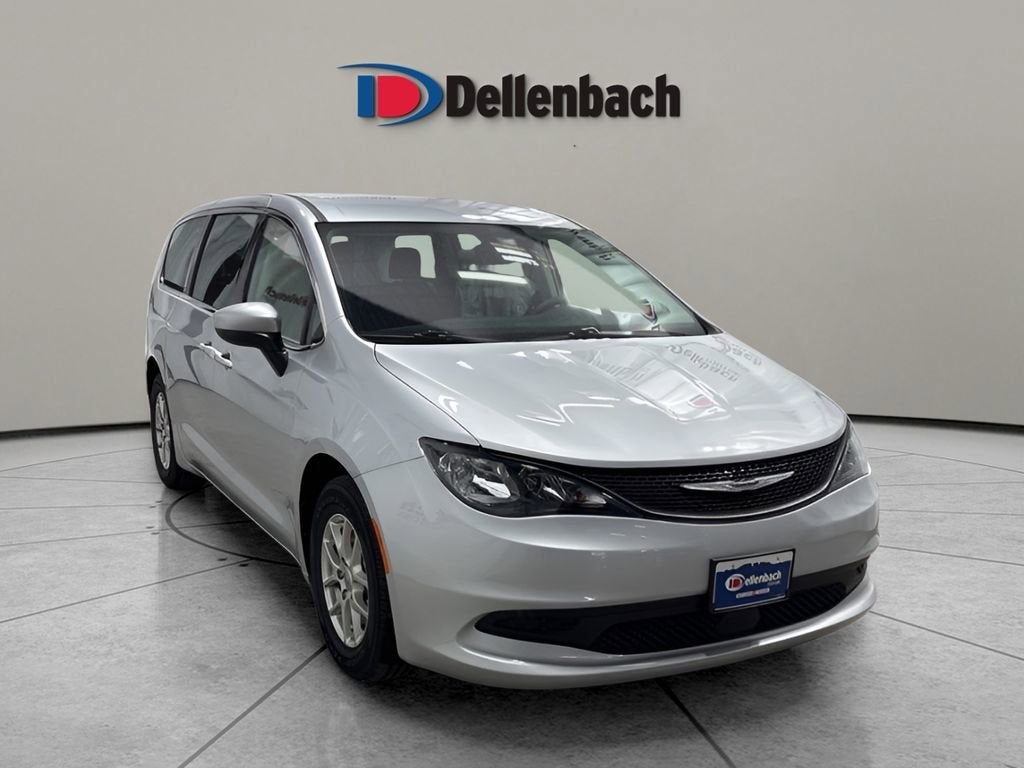 2022 Chrysler Voyager LX