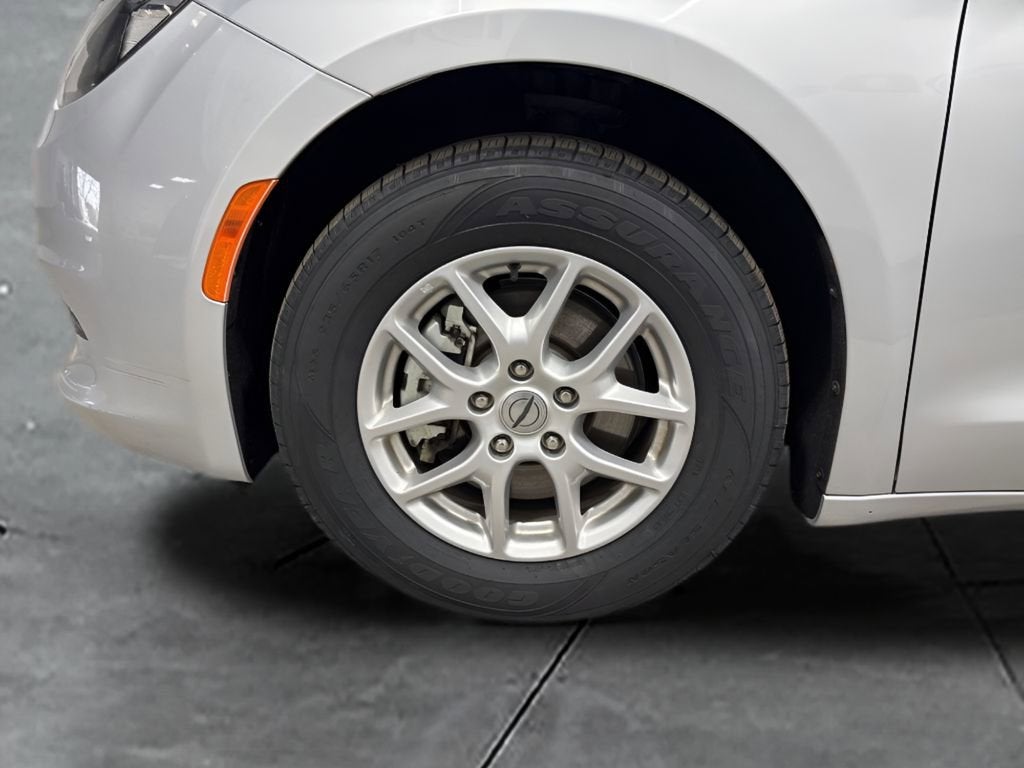 2022 Chrysler Voyager LX