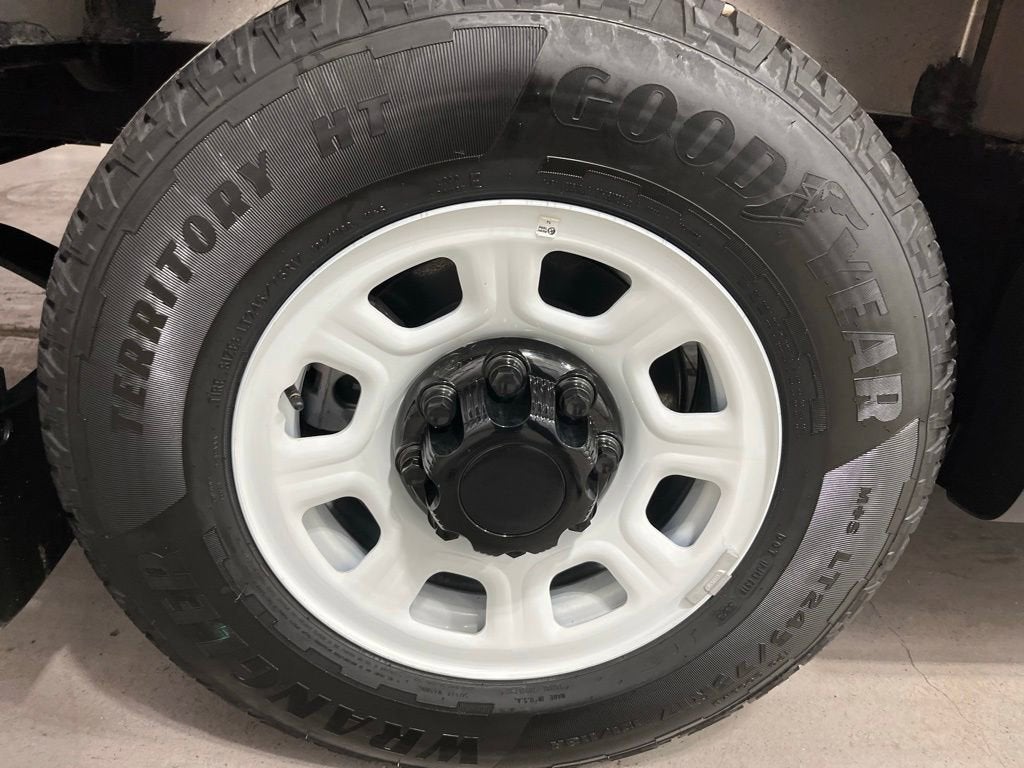 2024 BrightDrop Zevo 400 EJY