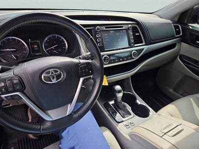2019 Toyota Highlander SE