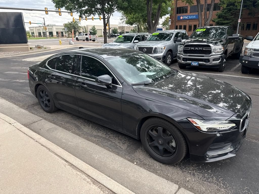 2017 Volvo S90 T6 Momentum