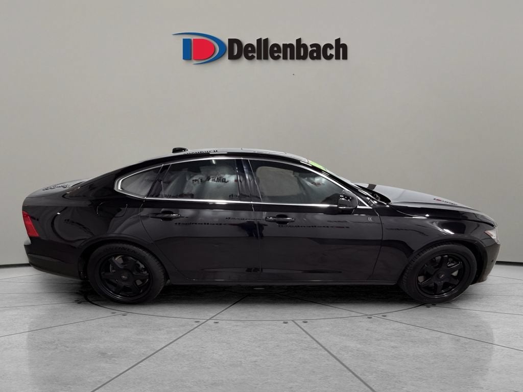 2017 Volvo S90 T6 Momentum